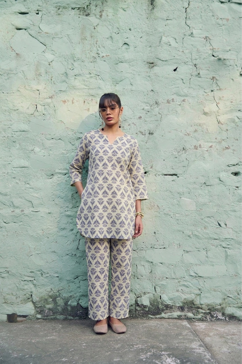 Shwet Kusum — look 2